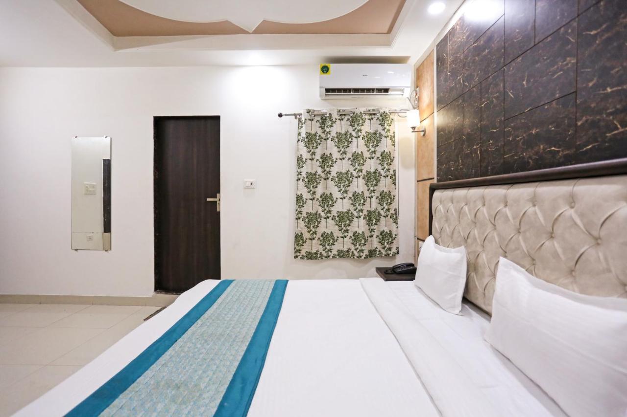 Aero Home Stay- Bed & Breakfast New Delhi Exterior photo